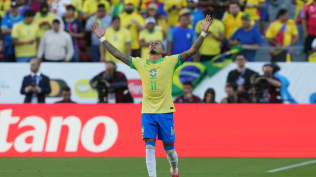 Fanúšikovia Barcelony dostávajú dlho očakávané správy o zranení Raphinhu Fanúšikovia Barcelony dostávajú dlho očakávané správy o zranení Raphinhu