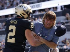 Fanúšikovia CFB reagujú, keď sa skvelá večera Diega Pavia a Thea Vona stala virálnou logo pochodového šialenstva