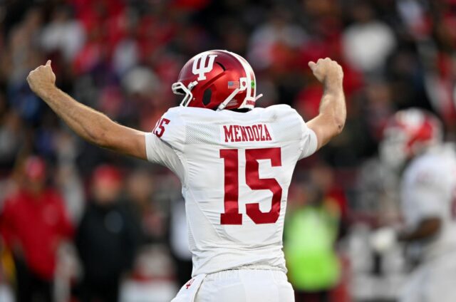 Fanúšikovia CFB trollujú bývalého HC po tom, čo Nittany Lions logo pochodového šialenstva