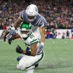 Mitchell sleduje, ako mu vo štvrtok vo Foxborough vypadol ďalší z rúk