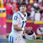 Colts QB Daniel Jones ohromil fanúšikov NFL tým, že sa rozhodol hrať tento týždeň so zlomenou nohou