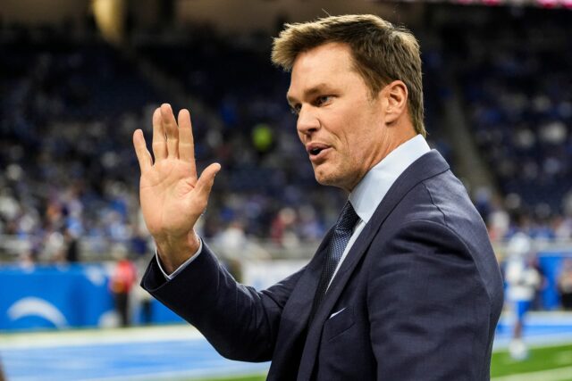 Fanúšikovia NFL reagujú, keď sa Tom Brady odmieta ospravedlniť za logo pochodového šialenstva