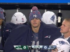 Fanúšikovia NFL s orlími očami si všimnú strašidelnú podobnosť Drakea Mayea s Tomom Bradym pri víťazstve Patriots nad Jets Drake Maye vyvolal u fanúšikov nostalgiu za Bradym, nielen svojou hrou, ale aj plášťom vedľajšej postavy