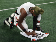 Fanúšikovia NFL sa posmievajú Shedeurovi Sandersovi za to, že na narodeniny daroval 7-ročnému fanúšikovi podpísaný dres logo pochodového šialenstva