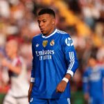 Fanúšikovia Realu Madrid sa stretnú o Kyliana Mbappého počas zápasu Rayo