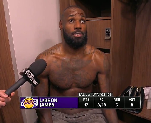 Fanúšikovia odišli ohromení, keď LeBron James' dostal rozhovor nahý v Fanúšikovia boli šokovaní, keď novinári v šatni robili rozhovor s polonahým LeBronom Jamesom