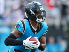 Fanúšikovia reagujú, keď Rico Dowdle dostane pokutu 14 491 dolárov za oslavu TD vs Packers logo pochodového šialenstva