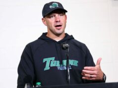 Fanúšikovia sa rozzúrili, pretože Florida vidí hlavného trénera ACC ako možnosť „plánu B“. logo pochodového šialenstva