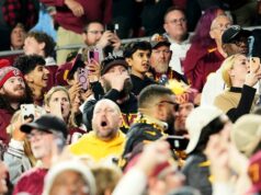 Fanúšikovia veliteľov čelia kritike za Trumpove posmešky Fanúšikovia veliteľov čelia kritike za Trumpove posmešky