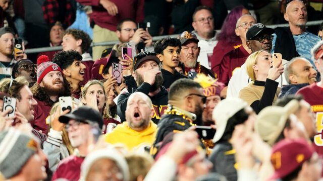 Fanúšikovia veliteľov čelia kritike za Trumpove posmešky Fanúšikovia veliteľov čelia kritike za Trumpove posmešky