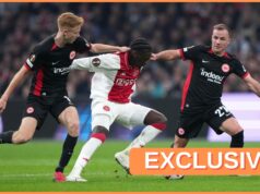 Favoritom United United sa stal nepokojný Jorthy Mokio Jorthy Mokio v akcii za Ajax