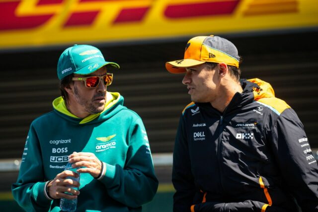 Fernando Alonso poukazuje na kľúčový rozdiel medzi McLarenom v roku Fernando Alonso poukazuje na kľúčový rozdiel medzi McLarenom v roku 2007 v porovnaní so súčasnosťou s Landom Norrisom a Oscarom Piastrim