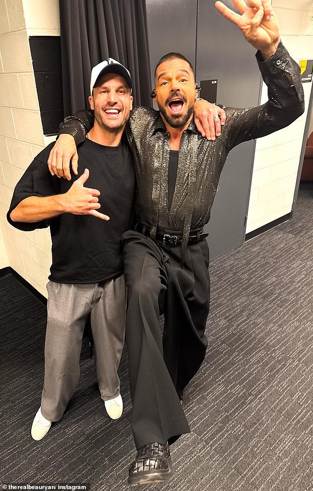 Footy hviezda, z ktorej sa stal televízny moderátor, odhaľuje svoju Z futbalovej hviezdy, z ktorej sa stala mediálna identita, sa Beau Ryan dostal do Hollywoodu po potvrdení, že bude hrať vo filme The SpongeBob Movie: Search for SquarePants (na snímke so spevákom Rickym Martinom), ktorý bude čoskoro uvedený na trh.