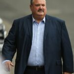 Pred necelým týždňom sa legenda o futbale zmenila na mediálnu identitu Darryl Brohman bol na oblaku deväť po tom, čo sa jeho dcéra Lizzie vydala - teraz sa potýka s ničivou diagnózou rakoviny