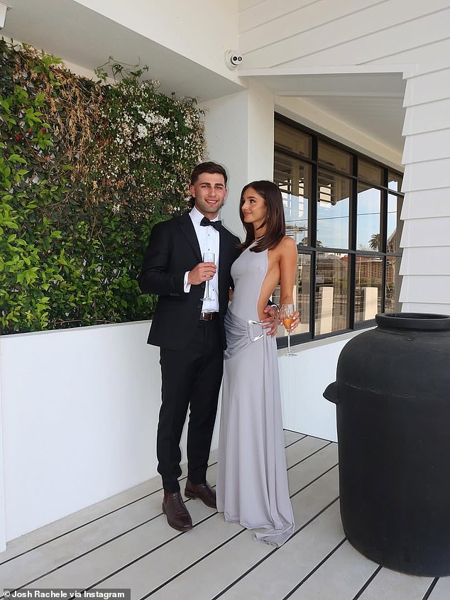 Footy star je korunovaný za kráľa telocvične AFL, keď posiela Josh Rachele poslal svojich spoluhráčov do kolapsu v telocvični, keď sa Adelaide Crows tento týždeň vrátila na predsezónny tréning, pričom jeden bývalý hráč ho označil za najnovšieho „silného chlapa“ AFL.