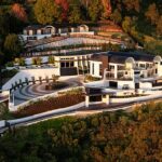 Úžasný kaštieľ (na obrázku) bude vydražený koncom tohto mesiaca - s kupujúcim, aby si vyzdvihol jednu z najhonosnejších nehnuteľností v Austrálii