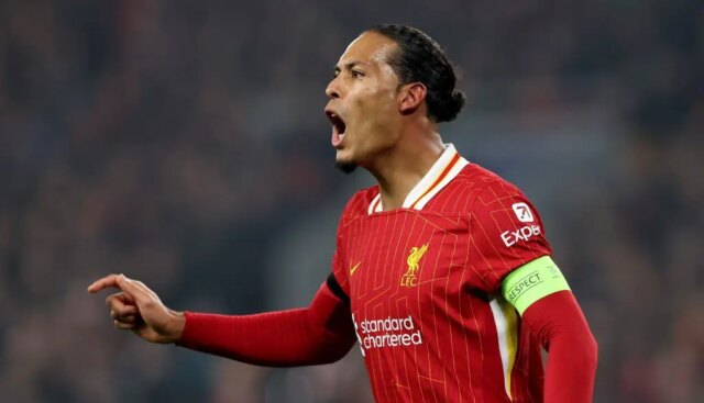 Foto: Virgil van Dijk si po súboji s UCL vymenil dresy s legendou Realu Madrid
