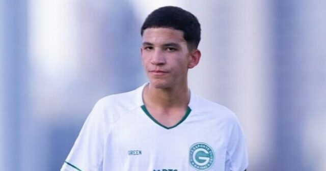 Futbalista (15) zahynul pri hororovej havárii, keď klub vydal tragické vyhlásenie | Futbal | Šport
