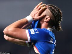 GLASGOWSKÉ GIANTI … EURO PYGMIE Stále sa vidia ako veľkí hráči vo veľkej schéme vecí, ale Old Firm sú na kontinentálnej scéne čoraz menej dôležité Thelo Aasgaard nevie, kam sa pozerať, keďže Rangers pokorne prehrávajú doma s Rómami