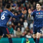 Declan Rice (vpravo) a spoluhráč z Arsenalu Gabriel (vľavo)