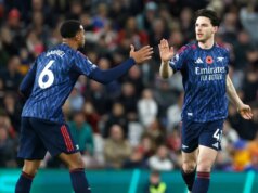 Gabriel Magalhaes a Declan Rice sľubujú Arsenalu jasný odkaz na titul Premier League Declan Rice (vpravo) a spoluhráč z Arsenalu Gabriel (vľavo)