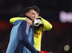 Gabriel, Odegaard, Gyokeres – Správy o zranení Arsenalu a dátumy návratu pred Bayernom Mníchov Zranený Gabriel Magalhaes si užíva oslavy po zápase Premier League medzi Arsenalom a Tottenhamom Hotspur na Emirates Stadium.