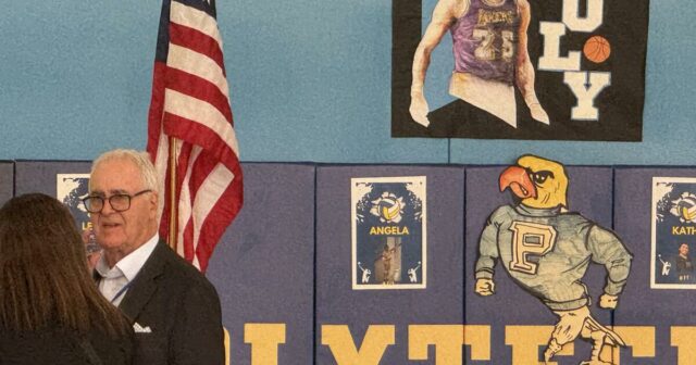 Gail Goodrich poctila alma mater, že pre neho pomenovala svoju Gail Goodrich poctila alma mater, že pre neho pomenovala svoju telocvičňu