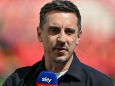 Gary Neville kritizoval hviezdu Reds za „zabitie“ spoluhráča v „naozaj podivnom momente“ proti Man City Gary Neville kritizoval hviezdu Reds za „zabitie“ spoluhráča v „naozaj podivnom momente“ proti Man City