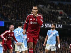 Gary Neville kritizoval rozhodcu, pretože gól Liverpoolu bol kontroverzne vylúčený – „Nie som si istý“ Van Dyke