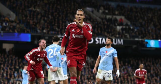 Gary Neville kritizoval rozhodcu, pretože gól Liverpoolu bol kontroverzne vylúčený Van Dyke