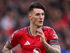 Gary Neville menuje hviezdu Man United za 73,7 milióna libier, ktorá je „na míle mimo“ štandardu ich ostatných podpisov Podľa Garyho Nevilla je Benjamin Sesko v Manchestri United „na míle mimo“.