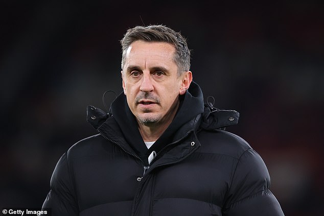 Gary Neville označil hviezdu Man United za „stratu času“ v Gary Neville označil Luka Shawa za „stratu času“, keď Manchester United stroskotal na nezáživnej porážke 1:0 proti Evertonu na Old Trafford.