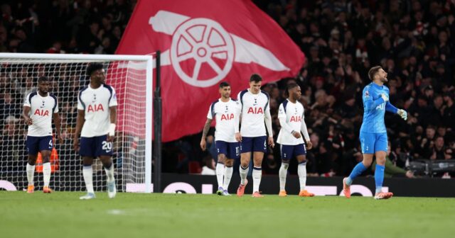 Hráči Tottenhamu Hotspur počas zápasu proti Arsenalu