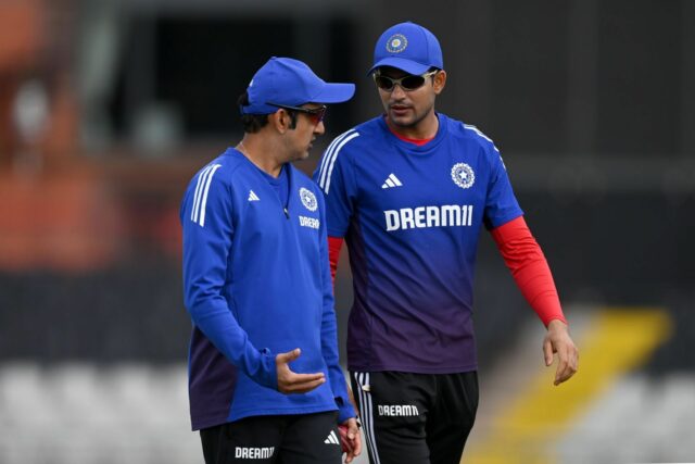 Gautam Gambhir má dlhé rozhovory so Shubman Gill, Jitesh Sharma Gautam Gambhir má dlhé rozhovory so Shubman Gill, Jitesh Sharma pred AUS vs IND 2025 4th T20I (sledovať)