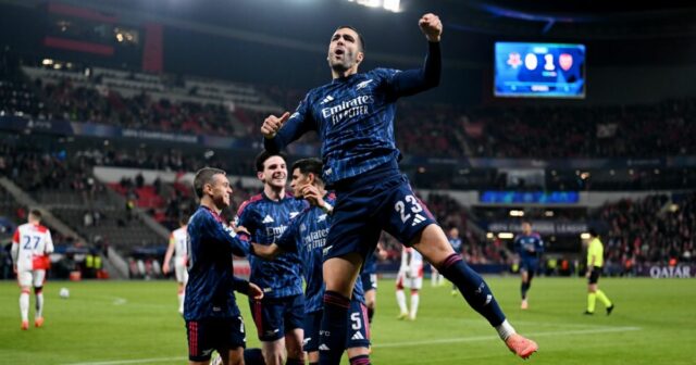 Geniálne rozhodnutie Mikela Artetu proti Slavii Praha dokazuje, že bez Mikel Merino z Arsenalu oslavuje strelenie druhého gólu svojho tímu počas zápasu fázy MD4 Ligy majstrov UEFA 2025/26 medzi SK Slavia Praha a Arsenal FC v Eden Arene 4. novembra 2025 v Prahe v Českej republike.