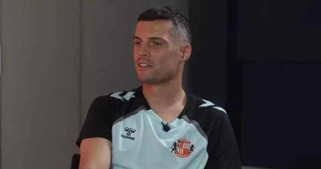 Granit Xhaka odhaľuje dva rozhovory s Mikelom Artetom, keď predpovedá Granit Xkaka v rozhovore pre Sunderland