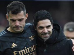 Granit Xhaka odhaľuje kroky, ktoré urobil Mikel Arteta, aby okamžite zvýšil štandardy Arsenalu Granit Xhaka objíma Mikela Artetu