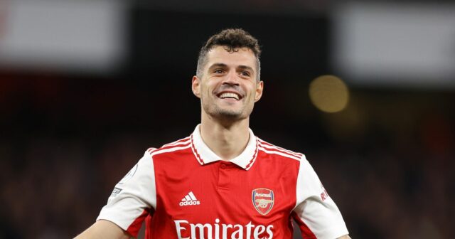 Granit Xhaka vysvetľuje oslavný postoj Arsenalu pred návratom do Sunderlandu
