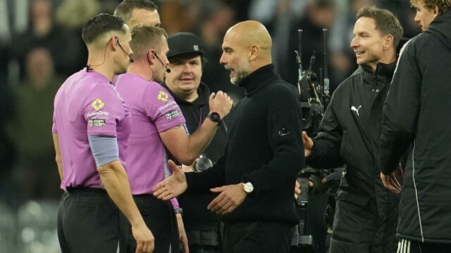 Guardiola z Man City sa ospravedlňuje za konfrontáciu s kameramanom po prehre v Newcastle
