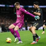 Guglielmo Vicario bol v sobotu večer zasiahnutý chórovým popíjaním od nespokojných fanúšikov Spurs