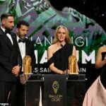 Hannah Hampton odovzdala Mary Earps Yachine Trophy len minulý mesiac