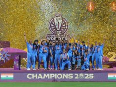 Harmanpreet Kaur preberá trofej od Jay Shaha a oslavuje so svojimi spoluhráčkami po finále IND vs SA žien Svetového pohára 2025 (sledovať) Shafali Verma oslavuje gól. (Poďakovanie: Getty)