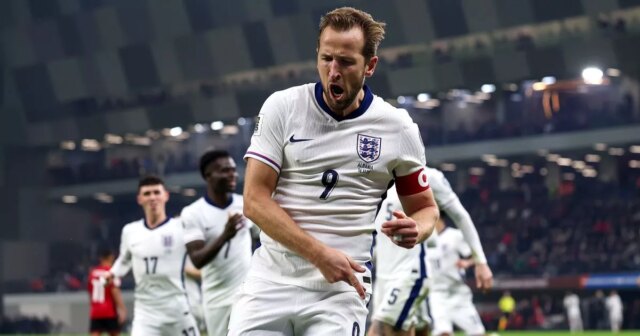 Harry Kane z Anglicka oslavuje strelenie prvého gólu svojho tímu počas kvalifikačného zápasu FIFA World Cup 2026 medzi Albánskom a Anglickom na Air Albania Stadium 16. novembra 2025 v Tirane v Albánsku. (Foto: Michael Regan – The FA/The FA cez Getty Images)
