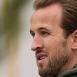 Harry Kane prichádza na tréning do Mníchova pred zápasom Ligy majstrov medzi Arsenalom Londýn a FC Bayern.