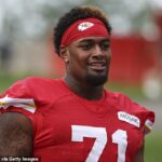 Hlavný nováčik v ofenzíve Josh Simmons by sa mal do tímu vrátiť tento týždeň