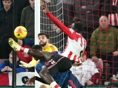 Hodnotenie hráčov Arsenalu verzus Sunderland ako 5/10 hviezdy nie je splnené v umierajúcich chvíľach remízy Brian Brobbey z Sunderlandu strelil druhý gól svojho tímu v zápase proti Arsenalu