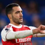 LONDÝN, ANGLICKO - 30. NOVEMBRA: Mikel Merino z Arsenalu oslavuje strelenie prvého gólu svojho tímu počas zápasu Premier League medzi Chelsea a Arsenalom na Stamford Bridge 30. novembra 2025 v Londýne v Anglicku. (Foto: Ryan Pierse/Getty Images)