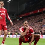 Ryan Gravenberch oslavuje