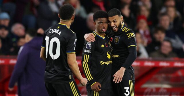 Amad Diallo oslavuje so spoluhráčmi