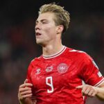 Hojlund k dispozícii, ale nie Dreyer pre Dánsko